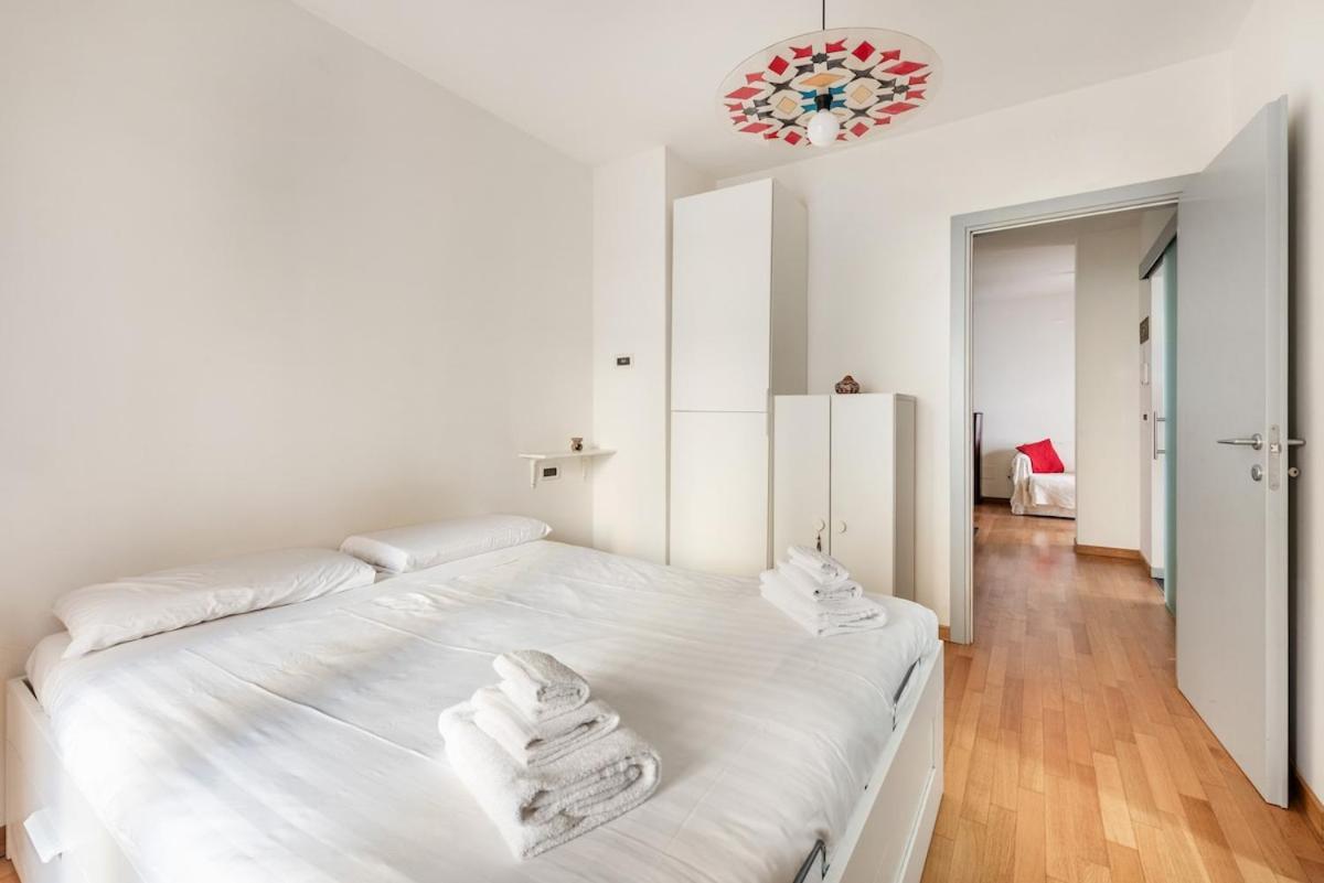 Apartment Private Terrace & Parking Rom