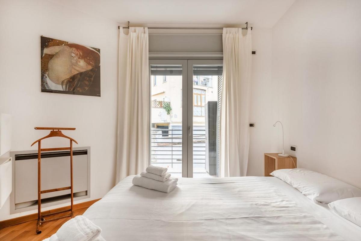Apartment Private Terrace & Parking Rom